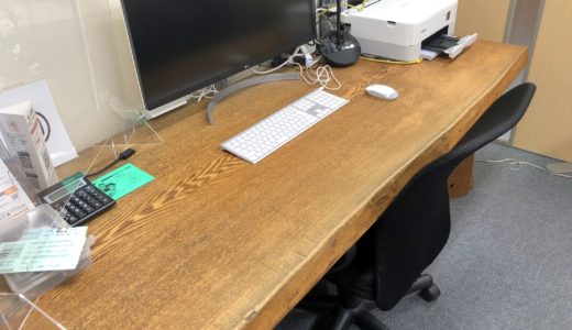 暖かみのある木のオフィス机